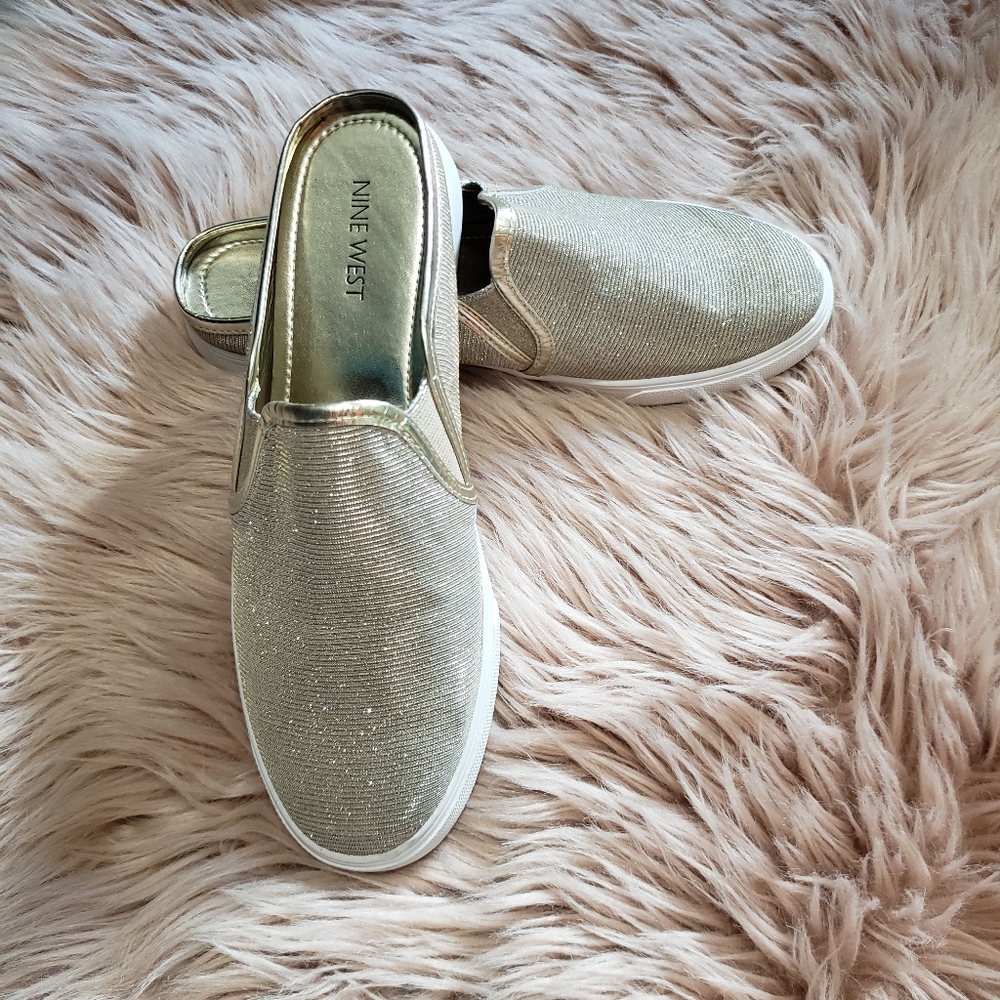 NWOT Nine West gold glitter sling back sneakers 8